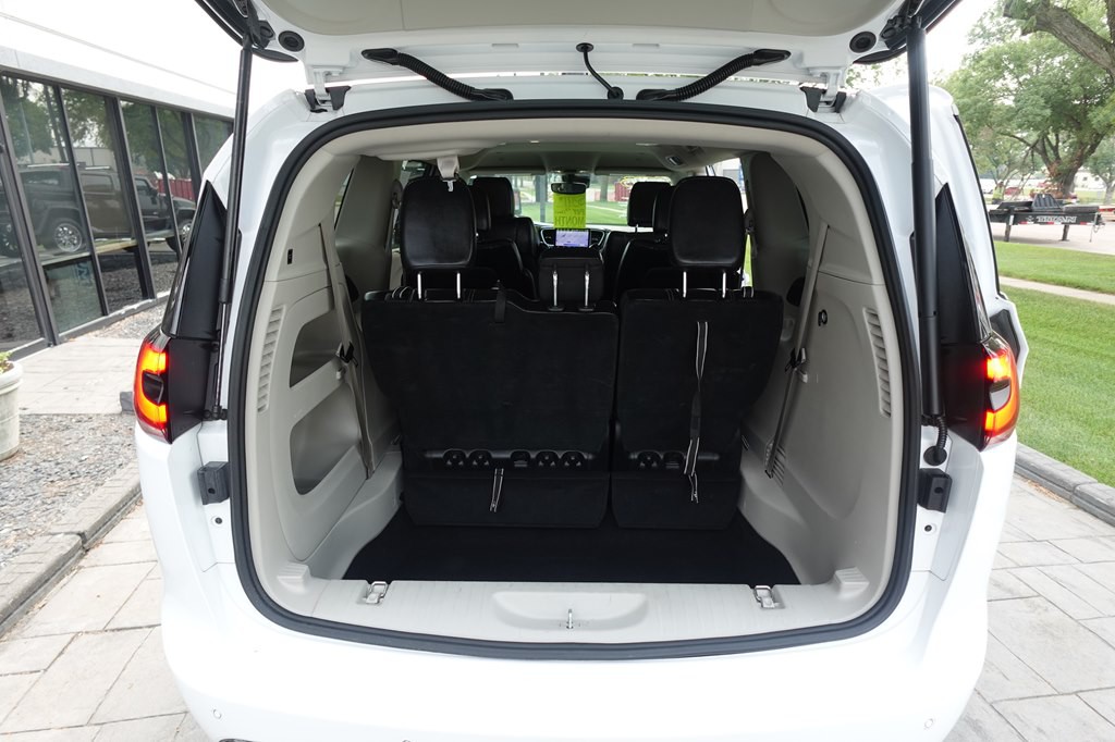 2024 Chrysler Pacifica Image 12