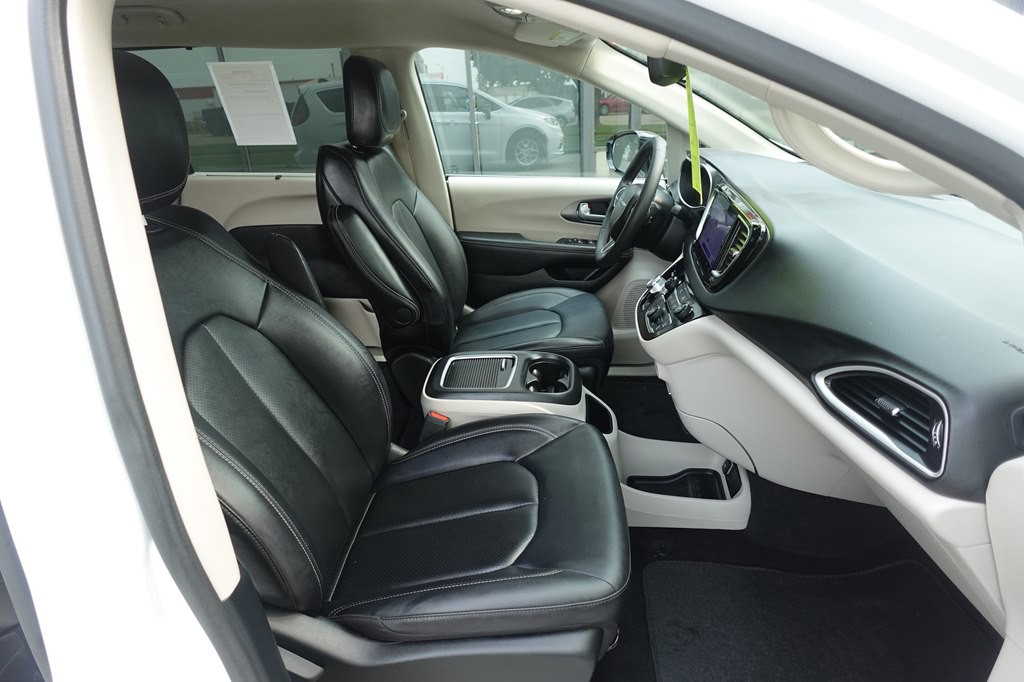 2024 Chrysler Pacifica Image 15