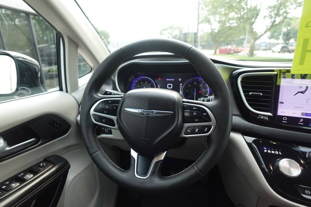 2024 Chrysler Pacifica Image 16