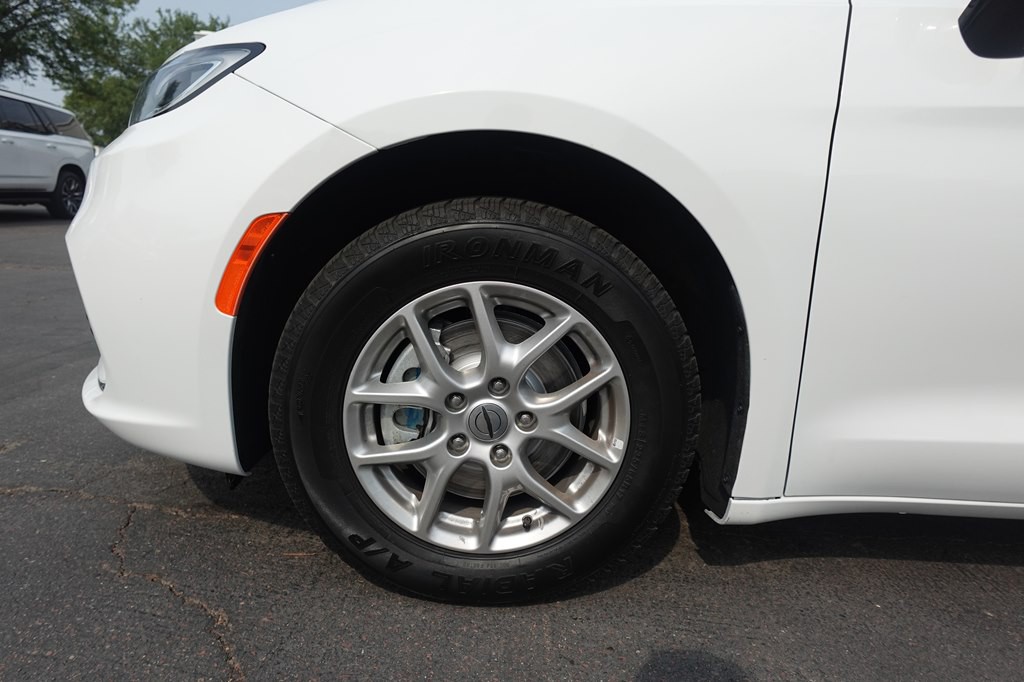 2024 Chrysler Pacifica Image 20