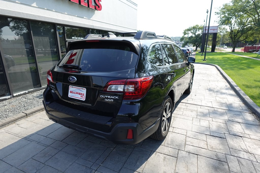 2018 Subaru Outback Image 2
