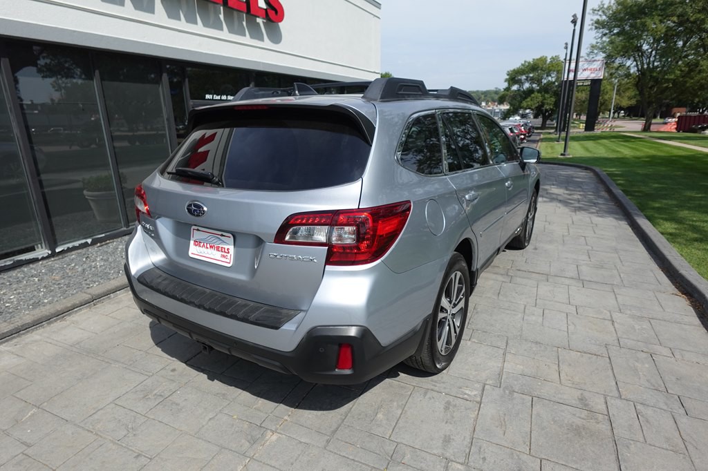 2018 Subaru Outback Image 2