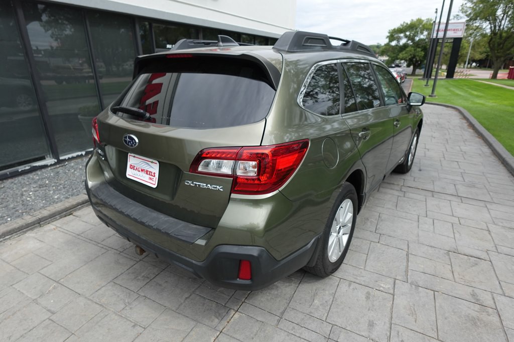 2018 Subaru Outback Image 2