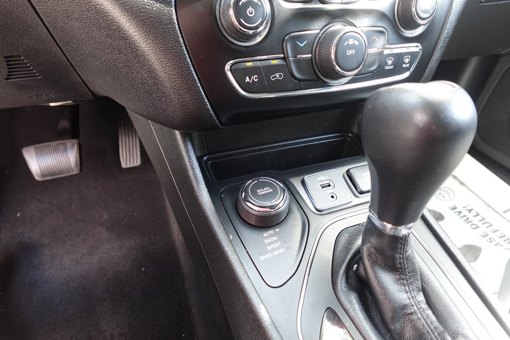 2019 Jeep Cherokee Image 12