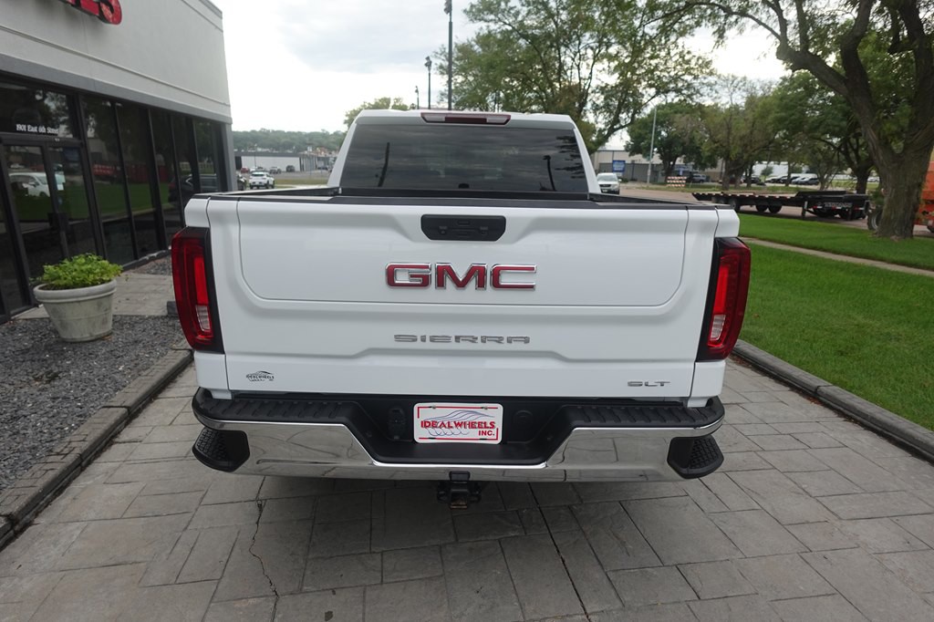 2025 GMC Sierra Image 3