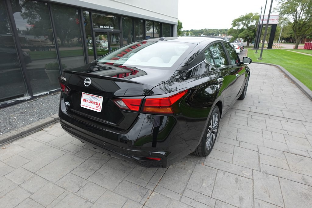 2025 Nissan Altima Image 2