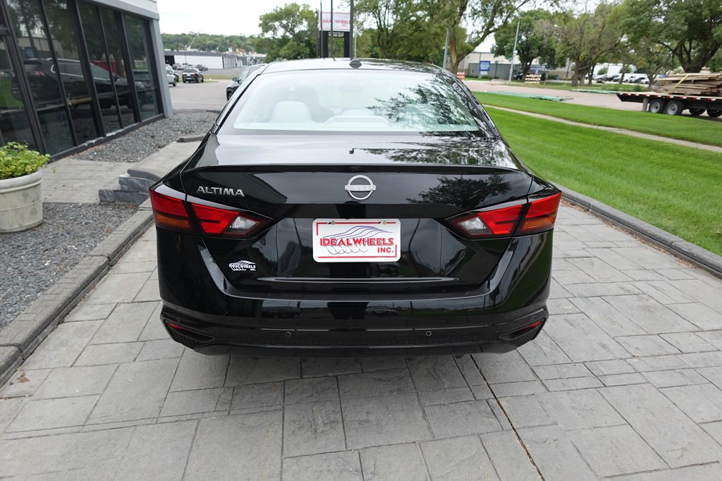 2025 Nissan Altima Image 3
