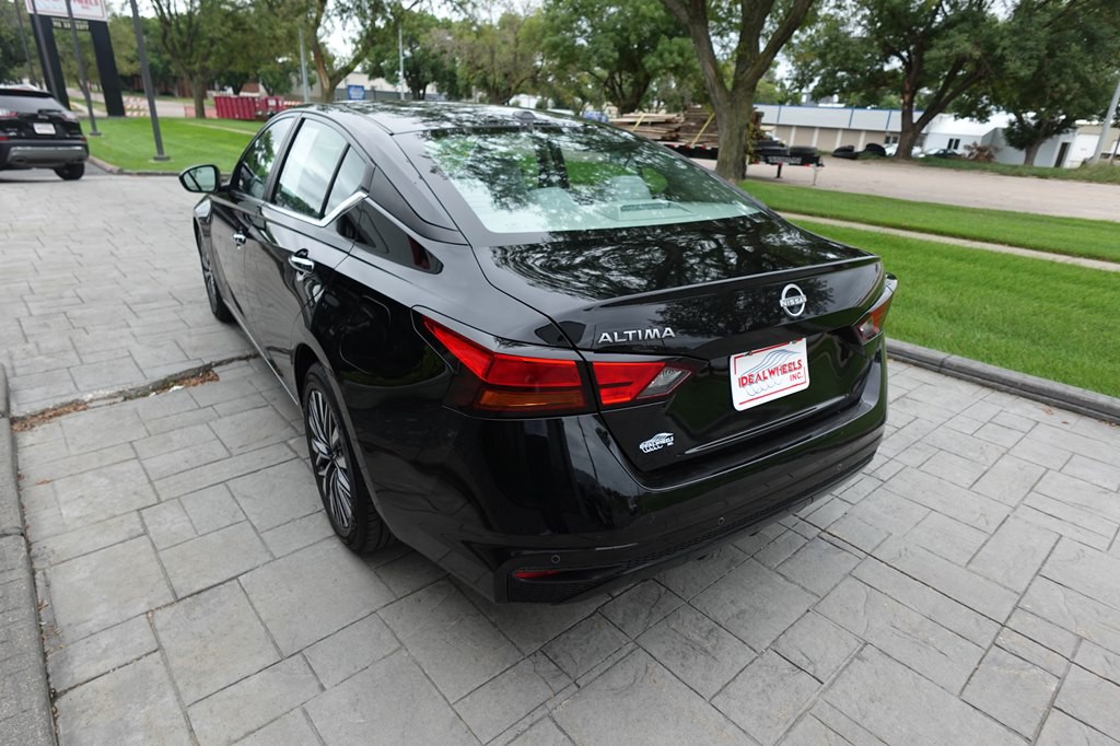 2025 Nissan Altima Image 4