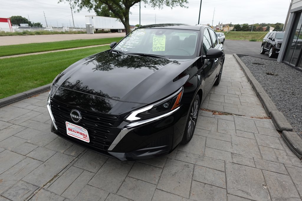 2025 Nissan Altima Image 6