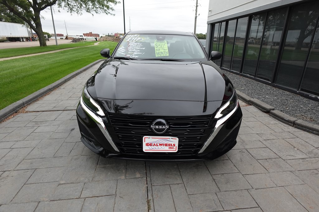 2025 Nissan Altima Image 7