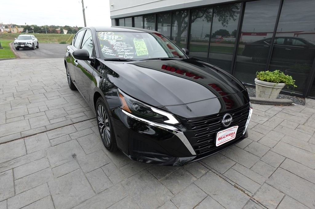 2025 Nissan Altima Image 8