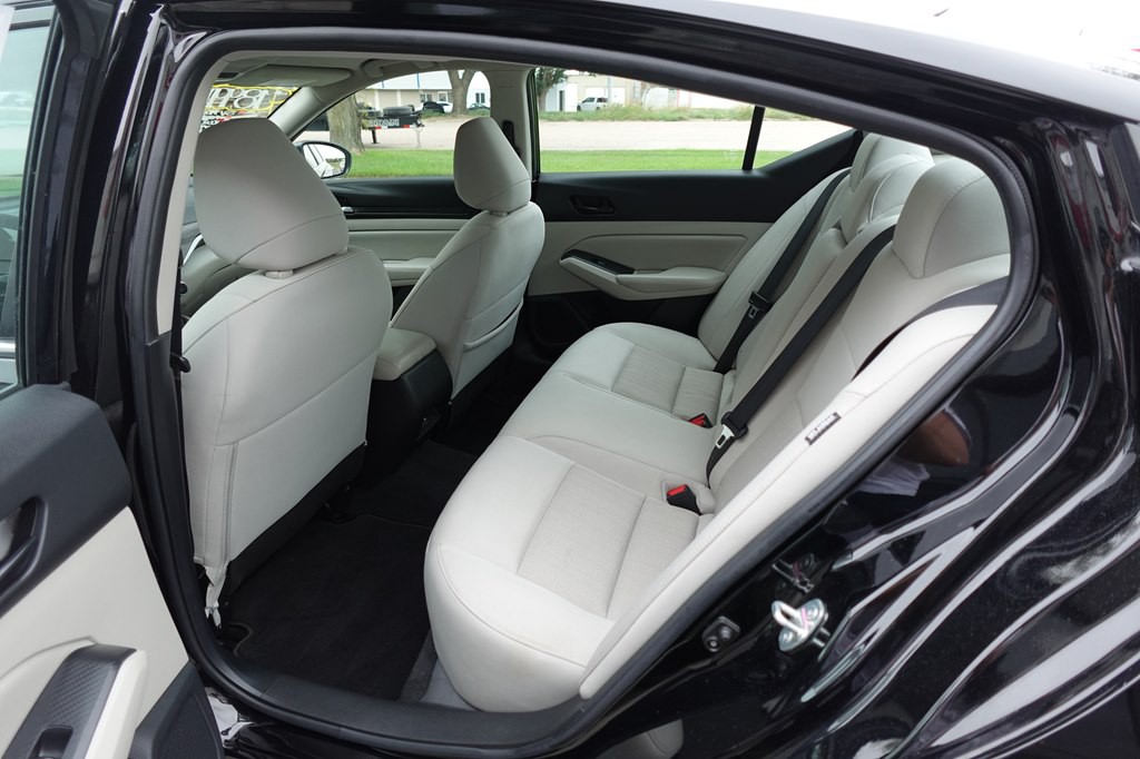 2025 Nissan Altima Image 10