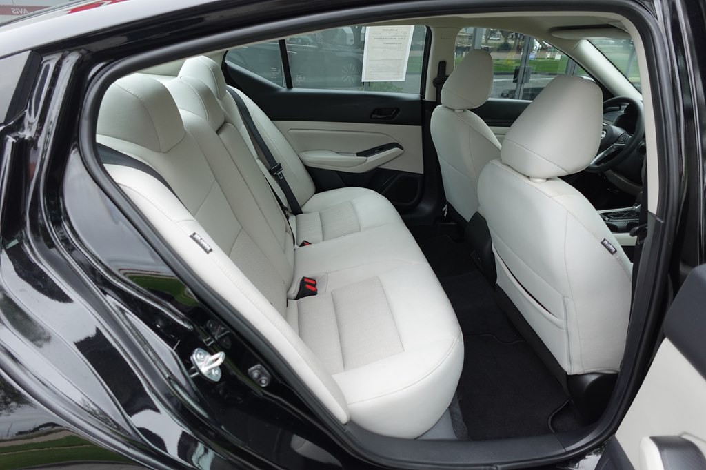 2025 Nissan Altima Image 12