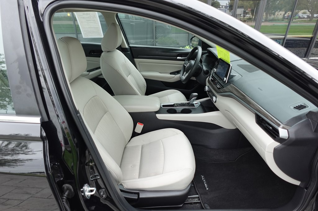 2025 Nissan Altima Image 13