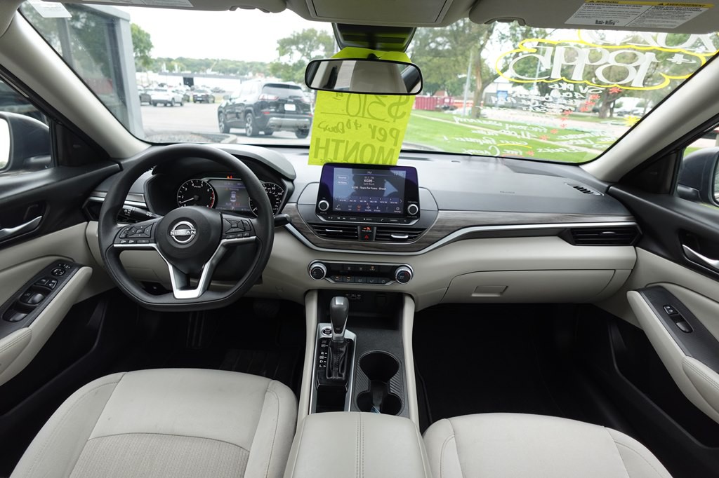 2025 Nissan Altima Image 15