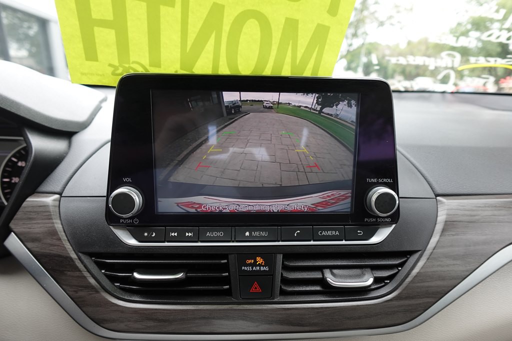 2025 Nissan Altima Image 17