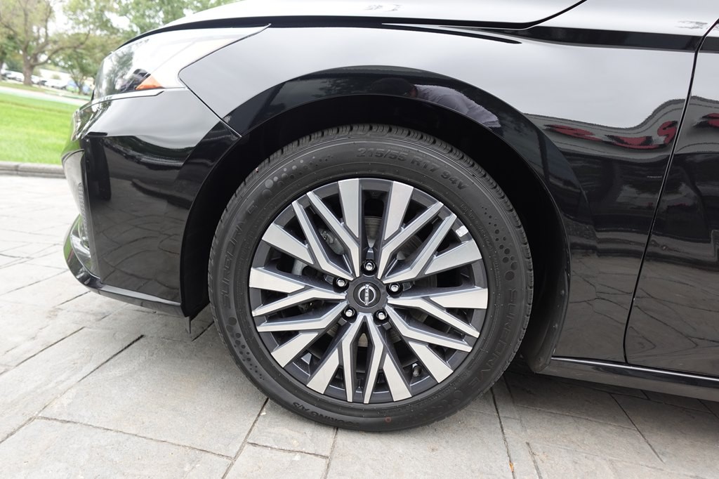 2025 Nissan Altima Image 18