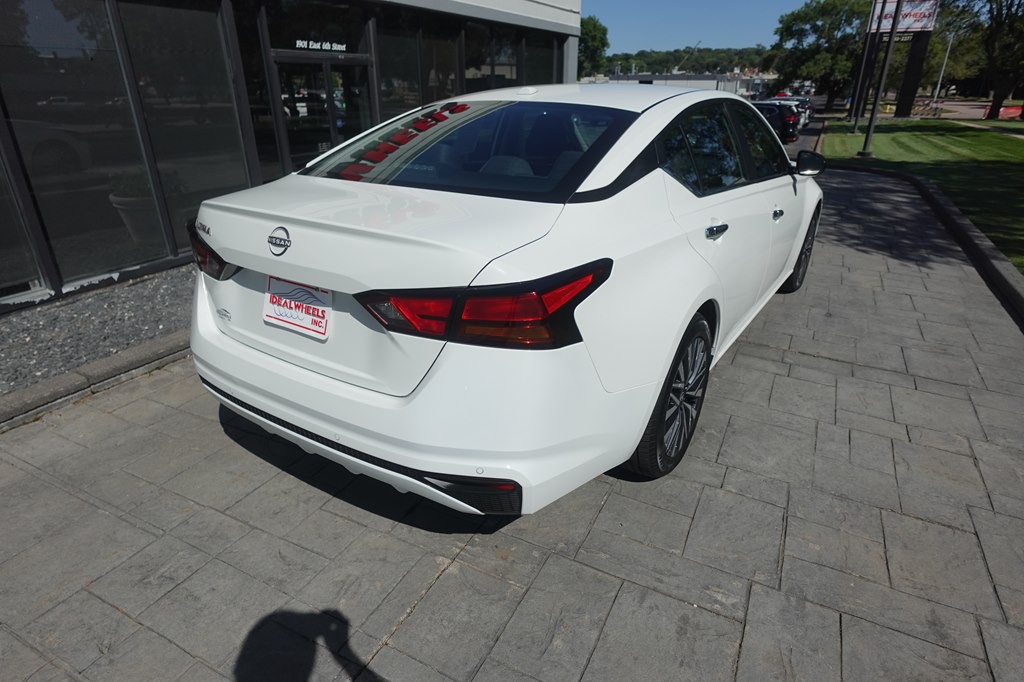 2025 Nissan Altima Image 2