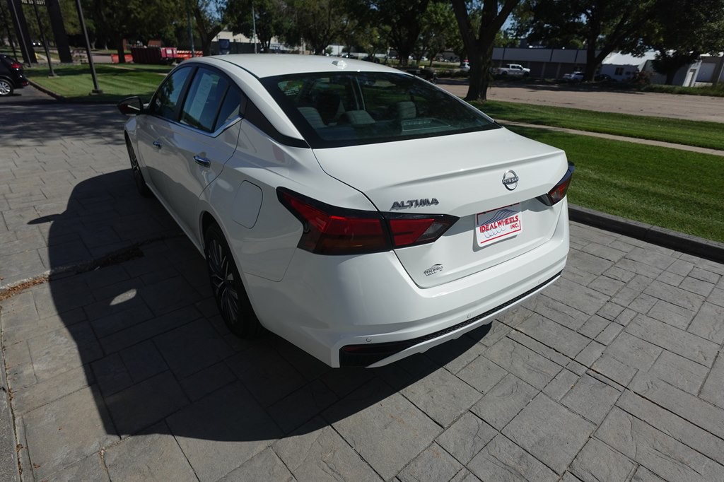 2025 Nissan Altima Image 4