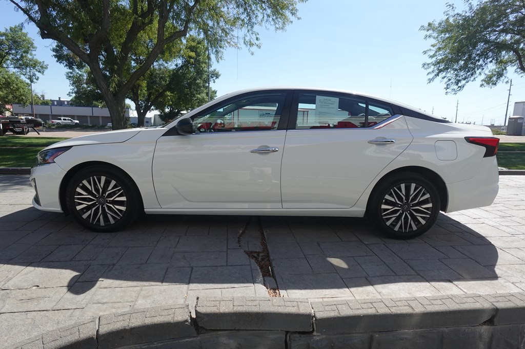 2025 Nissan Altima Image 5