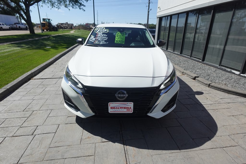 2025 Nissan Altima Image 7