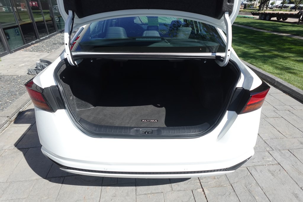 2025 Nissan Altima Image 11