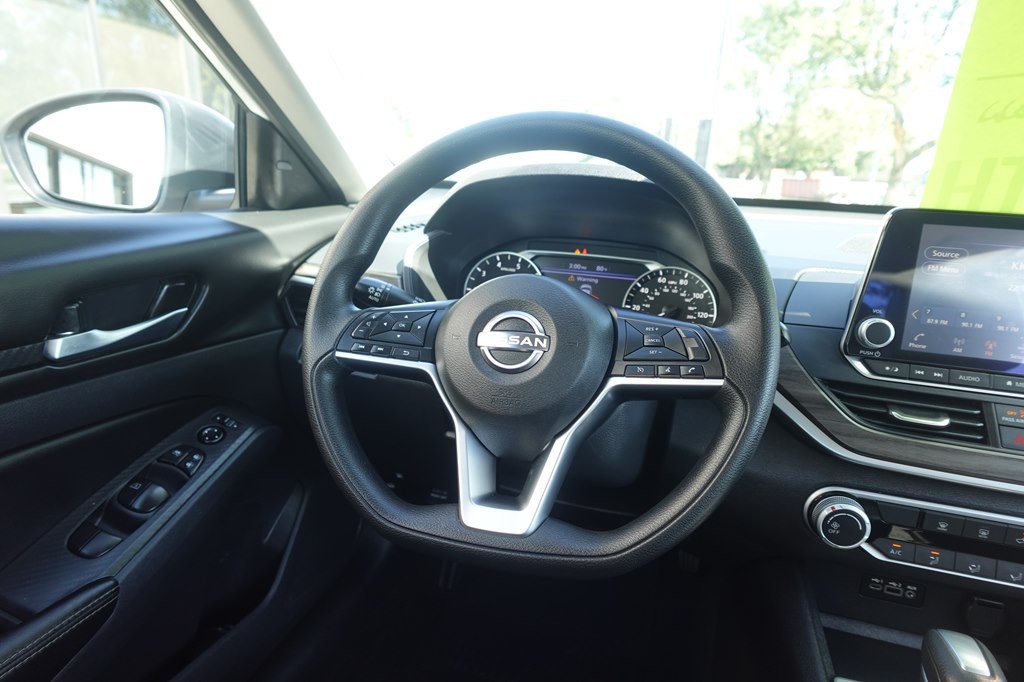 2025 Nissan Altima Image 14