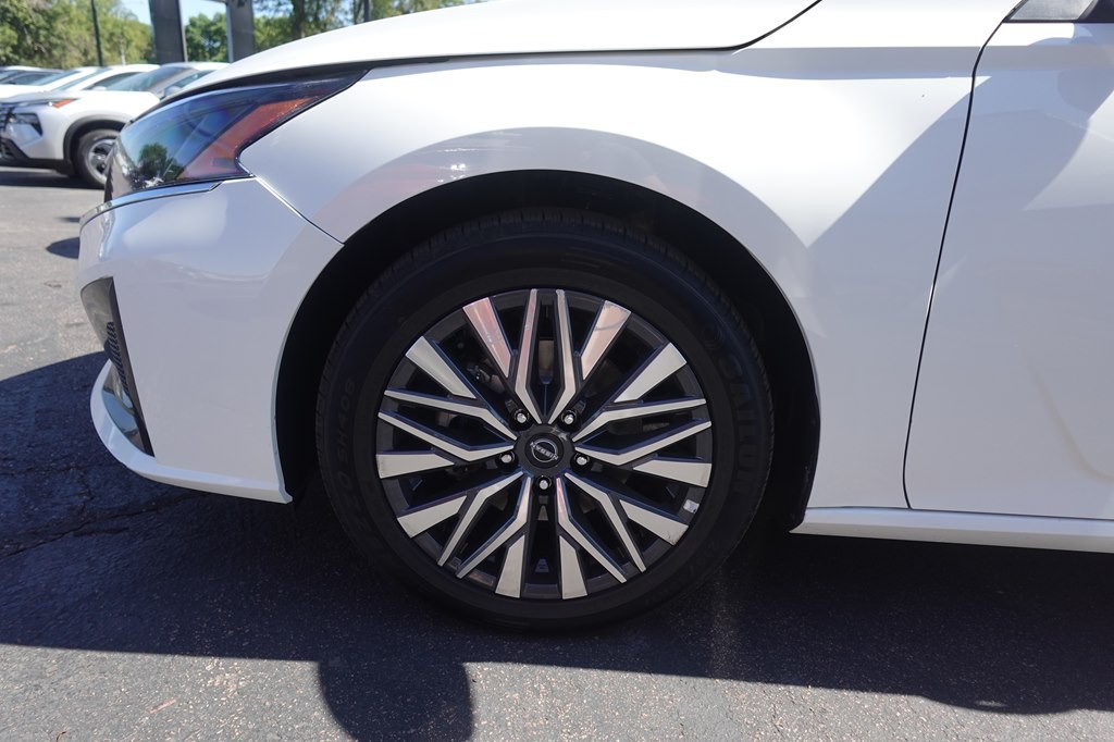 2025 Nissan Altima Image 18
