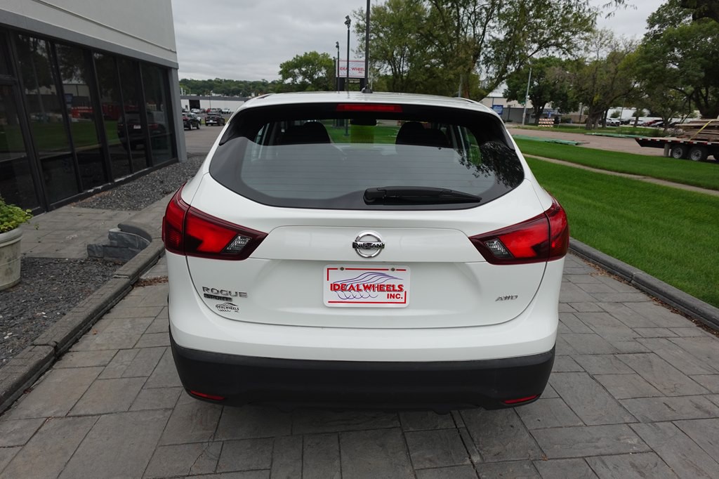 2017 Nissan Rogue Image 3