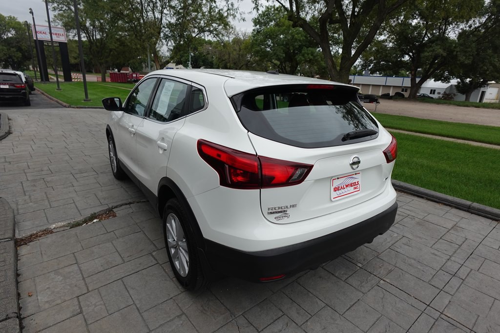 2017 Nissan Rogue Image 4