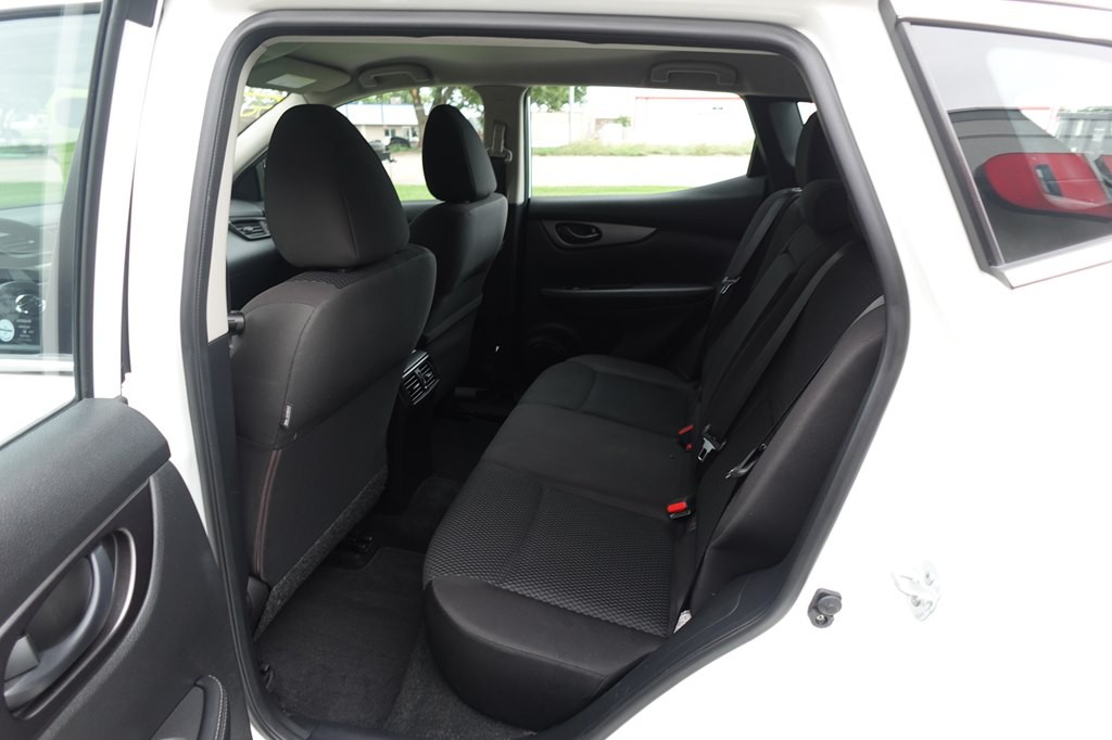 2017 Nissan Rogue Image 10