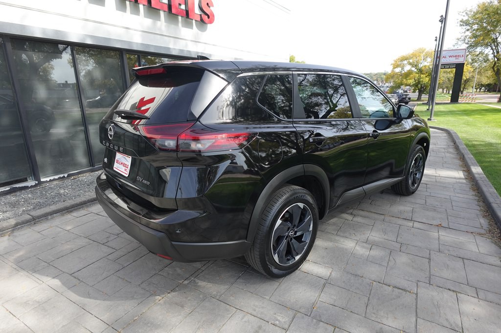 2024 Nissan Rogue Image 3