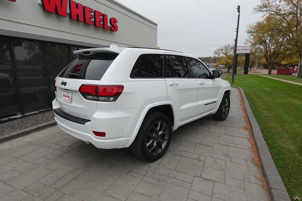 2021 Jeep Grand Cherokee Image 3