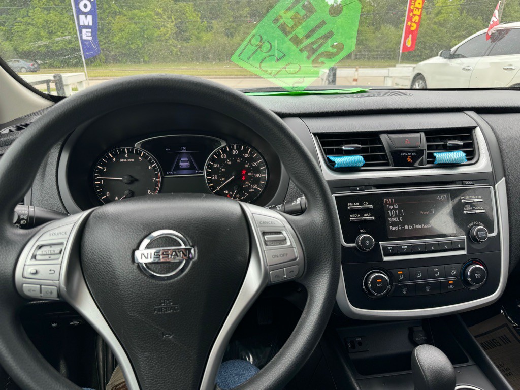 2017 Nissan Altima Image 8