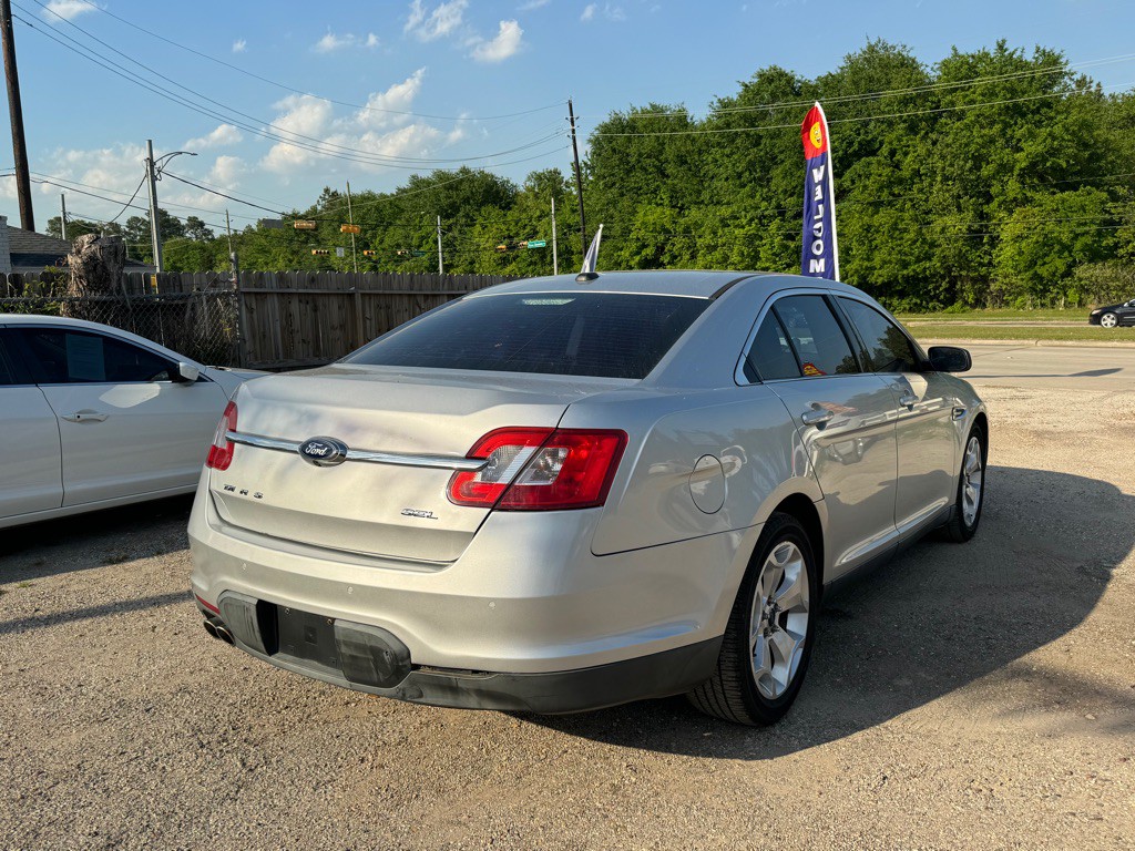 2011 Ford Taurus Image 3