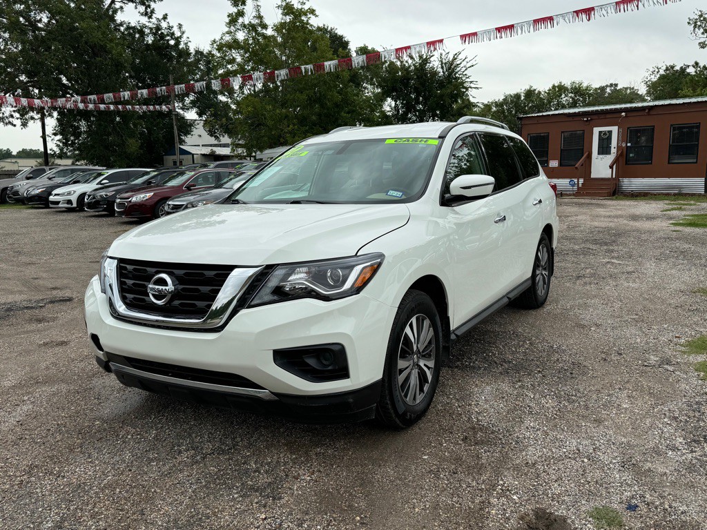 2017 Nissan Pathfinder Image 1