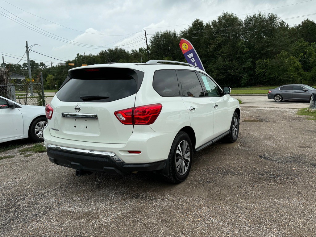 2017 Nissan Pathfinder Image 3