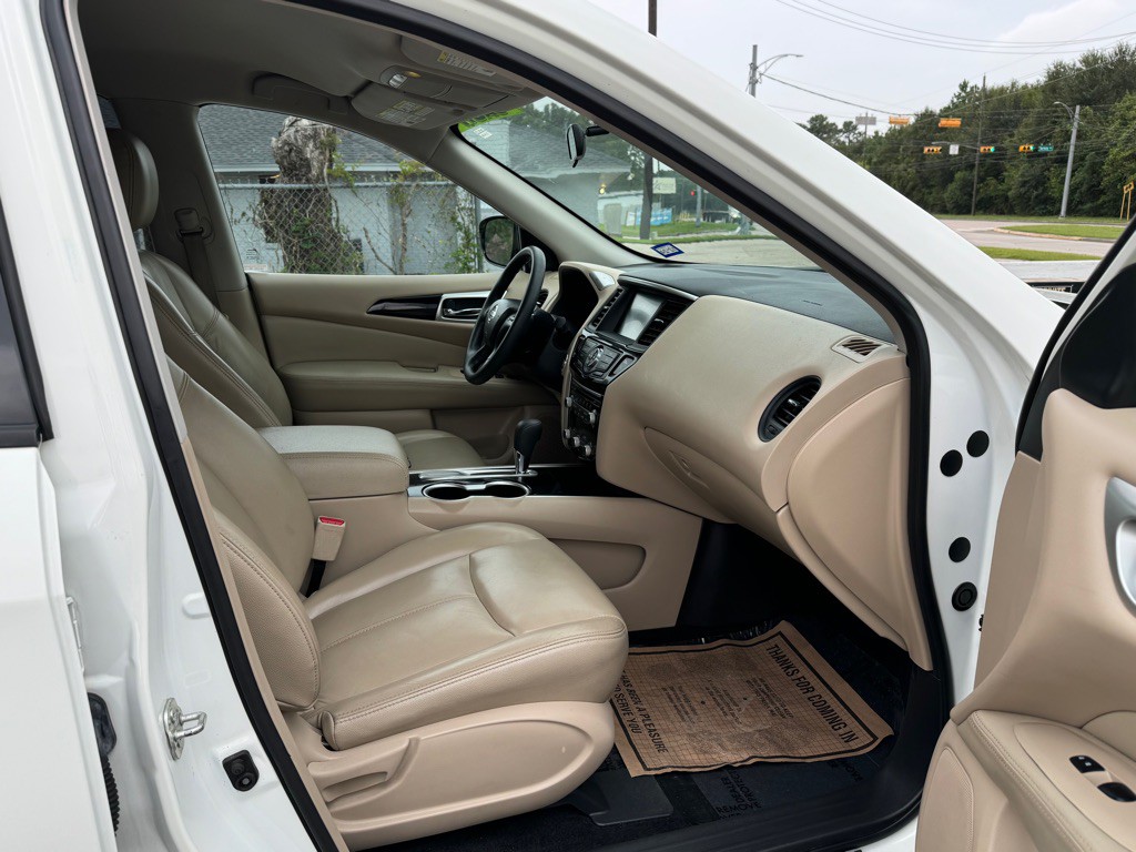 2017 Nissan Pathfinder Image 6