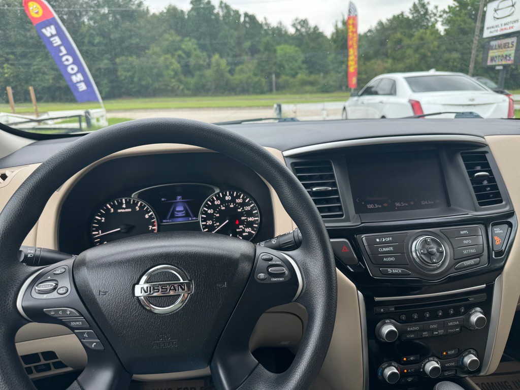 2017 Nissan Pathfinder Image 10