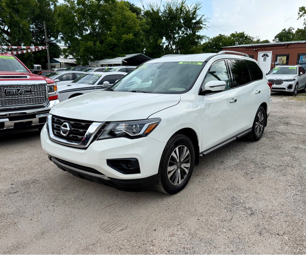 2017 Nissan Pathfinder Image 2