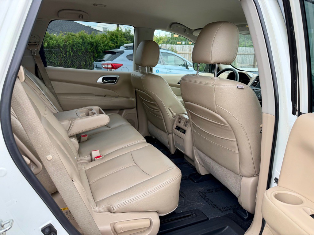 2017 Nissan Pathfinder Image 6