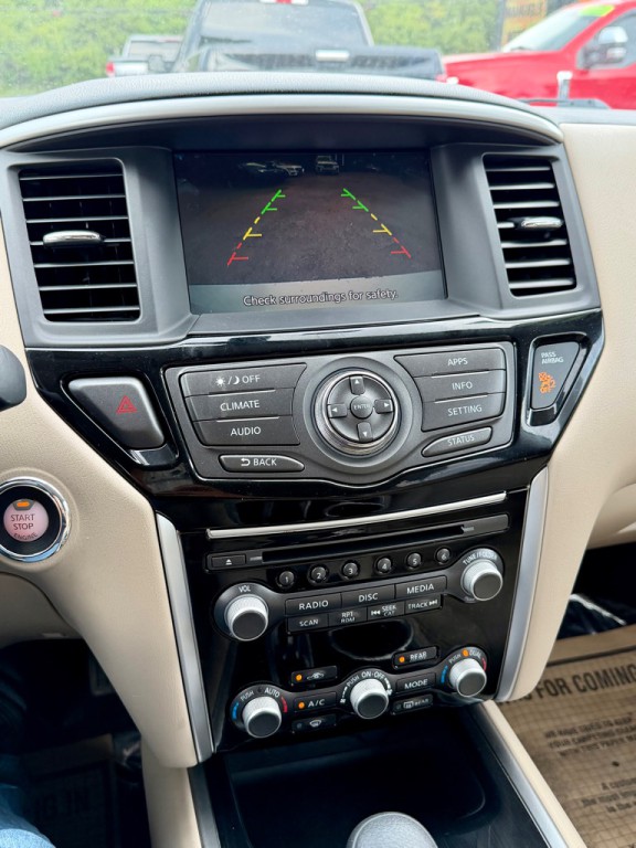 2017 Nissan Pathfinder Image 10