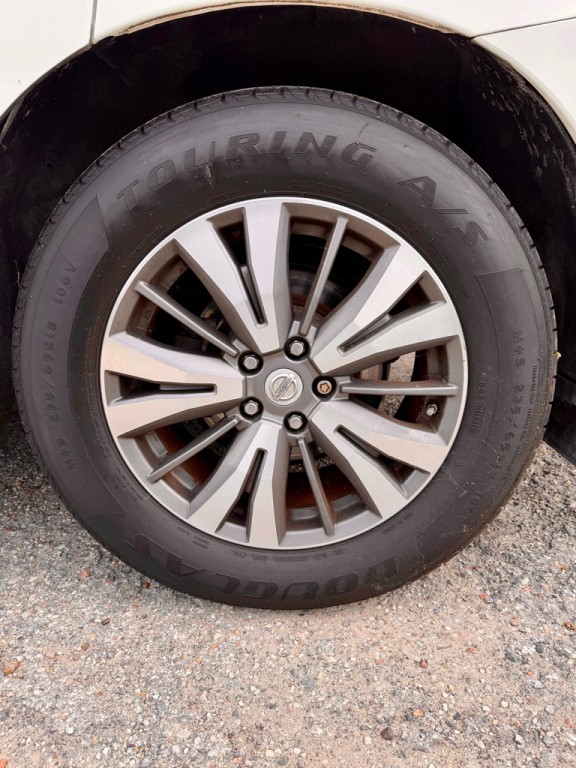 2017 Nissan Pathfinder Image 12
