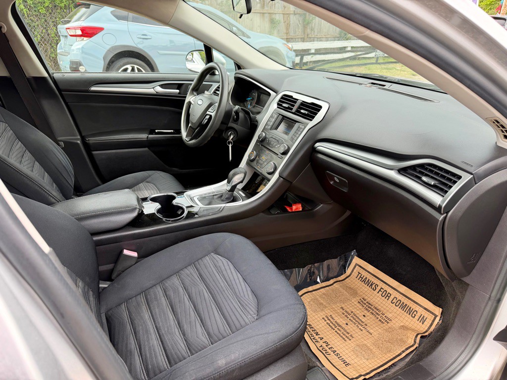 2016 Ford Fusion Image 5