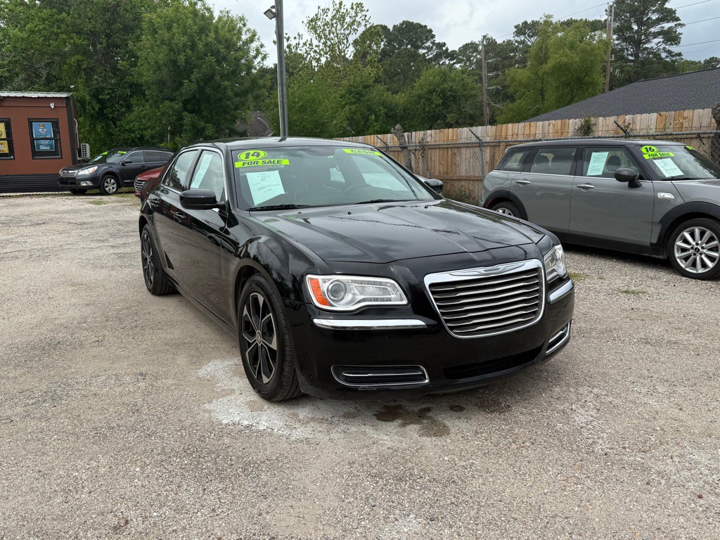 2014 Chrysler 300 Image 2