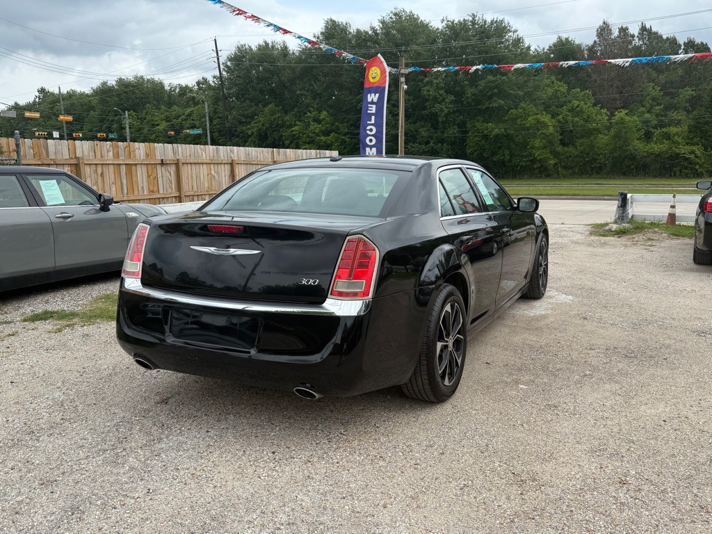 2014 Chrysler 300 Image 3