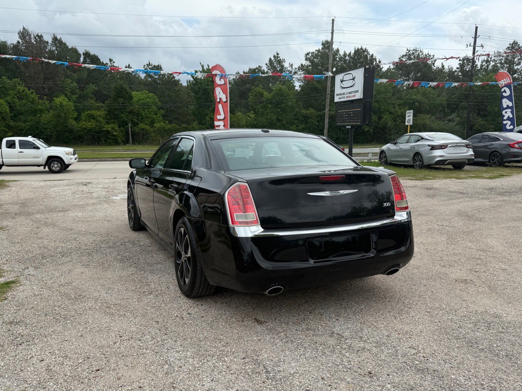 2014 Chrysler 300 Image 4