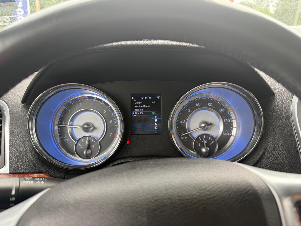2014 Chrysler 300 Image 8