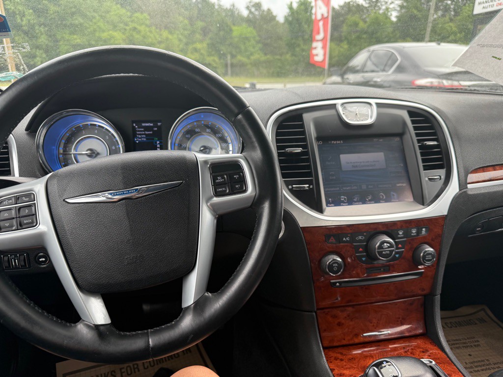 2014 Chrysler 300 Image 9