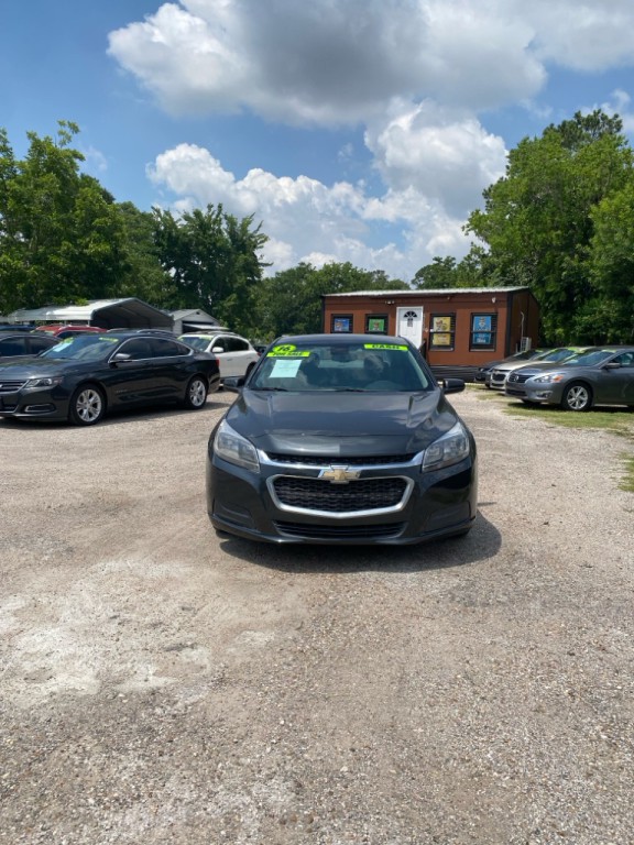 2016 Chevrolet Malibu Image 2